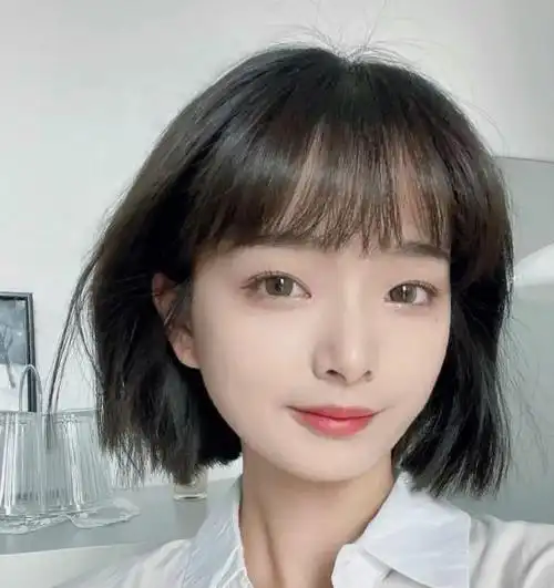 看完她的"露额"造型,我瞬间就明白了|圆脸|脸型|卷发|lisa|空气刘海