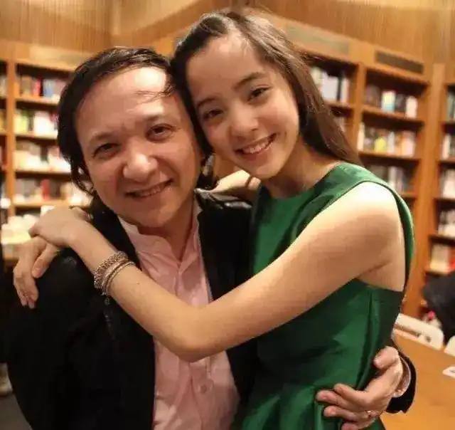 专访大提琴家朱亦兵丨带着250岁的大提琴来哈冰城乐