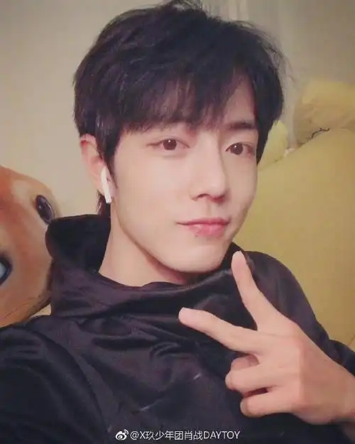 世界安利肖战#    大年初六比个7015  你还收藏了哪些小赞比耶照?