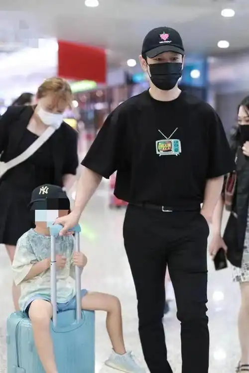 黄晓明杨颖最新消息(曝黄晓明baby瞒着儿子离婚) - 帮企客