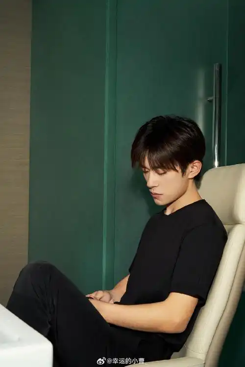 易烊千玺二三逢时戢鳞风起