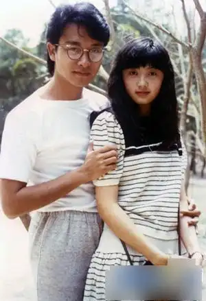 张国荣初恋女友倪诗蓓曝光两人亲密照流出