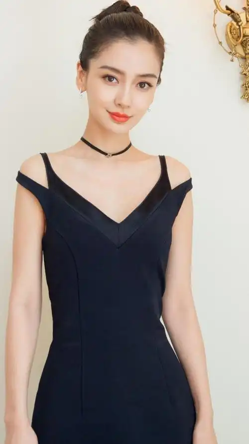 angelababy精美壁纸:把最美的微笑留在平淡的流年里