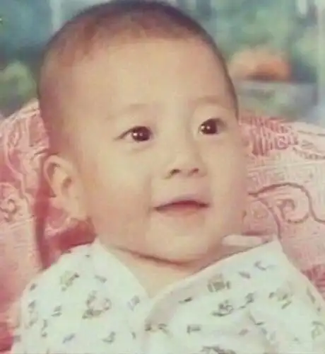 你看过当红小鲜肉们的中学照片吗?除了张艺兴基本都是校草级别!