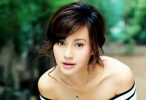 毕业于北京电影学院表演系99级,中国内地女演员