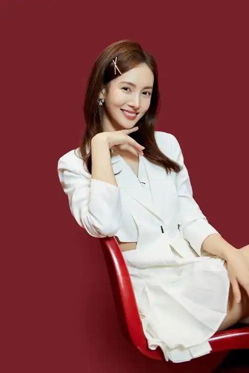 金晨白衣露脐装性感写真图片56