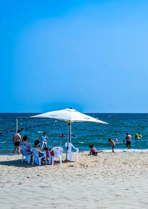 海边度假休闲踏浪观海天秦皇岛北戴河南戴河