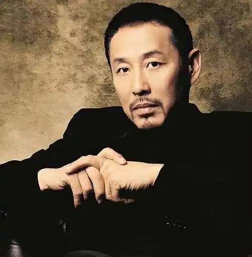 他的性格非常稳重,成熟.