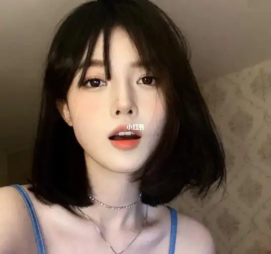 齐肩发型法式刘海