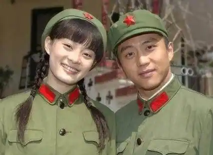 邓超晒照庆结婚纪念日与女子孙俪已结婚十一年依旧恩爱如初