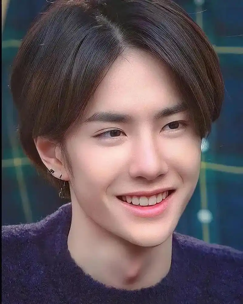 王一博小时候双眼皮很明显