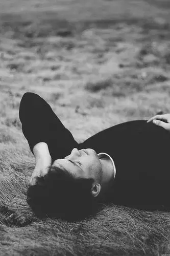 最令人感动的爱情格言男生签名 爱情是很美妙的东西