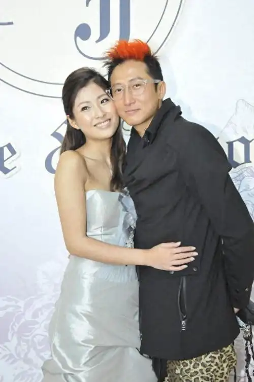 洪天明妻子杜颜嘉突然宣布接受截肢手术,引发关注和猜测.