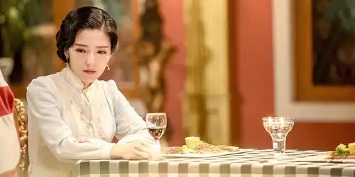 《铁血荣耀》开播 潘辰开启"新女性"人生