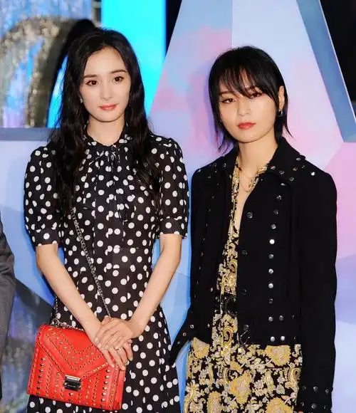 今天跟大家讲述的一对好姐妹周笔畅和杨幂