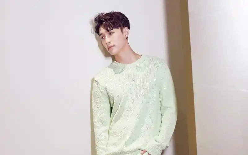 张艺兴帅气写真电脑桌面壁纸图片高清大图预览1920x1200_大陆明星下载