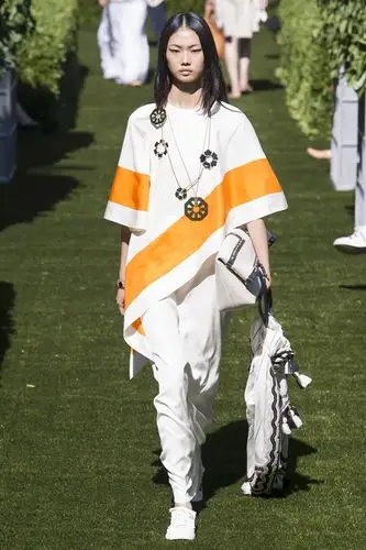 美国时尚品牌 tory burch 2018 春夏高级成衣 本季设计师带来了充满