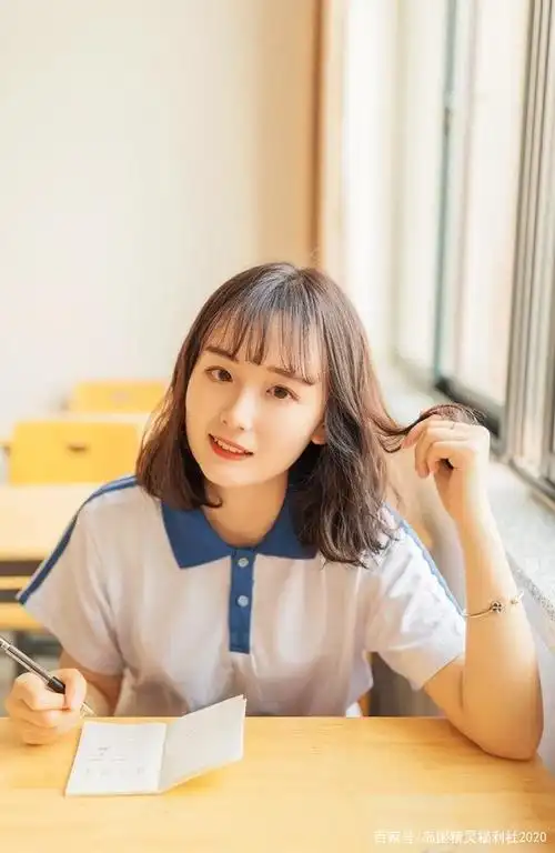 短发美少女学生妹室内迷人小清新写真(多图)