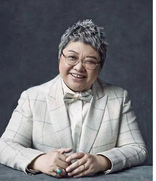 9岁韩红投奔奶奶临终前她告诫一定多做善事做一个善良的人