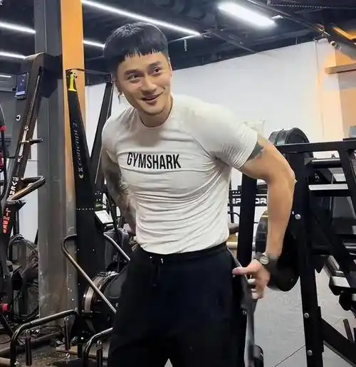 蒋劲夫回来了,逆袭个人魅力成为328万粉丝的健身博主_生活_训练_明星