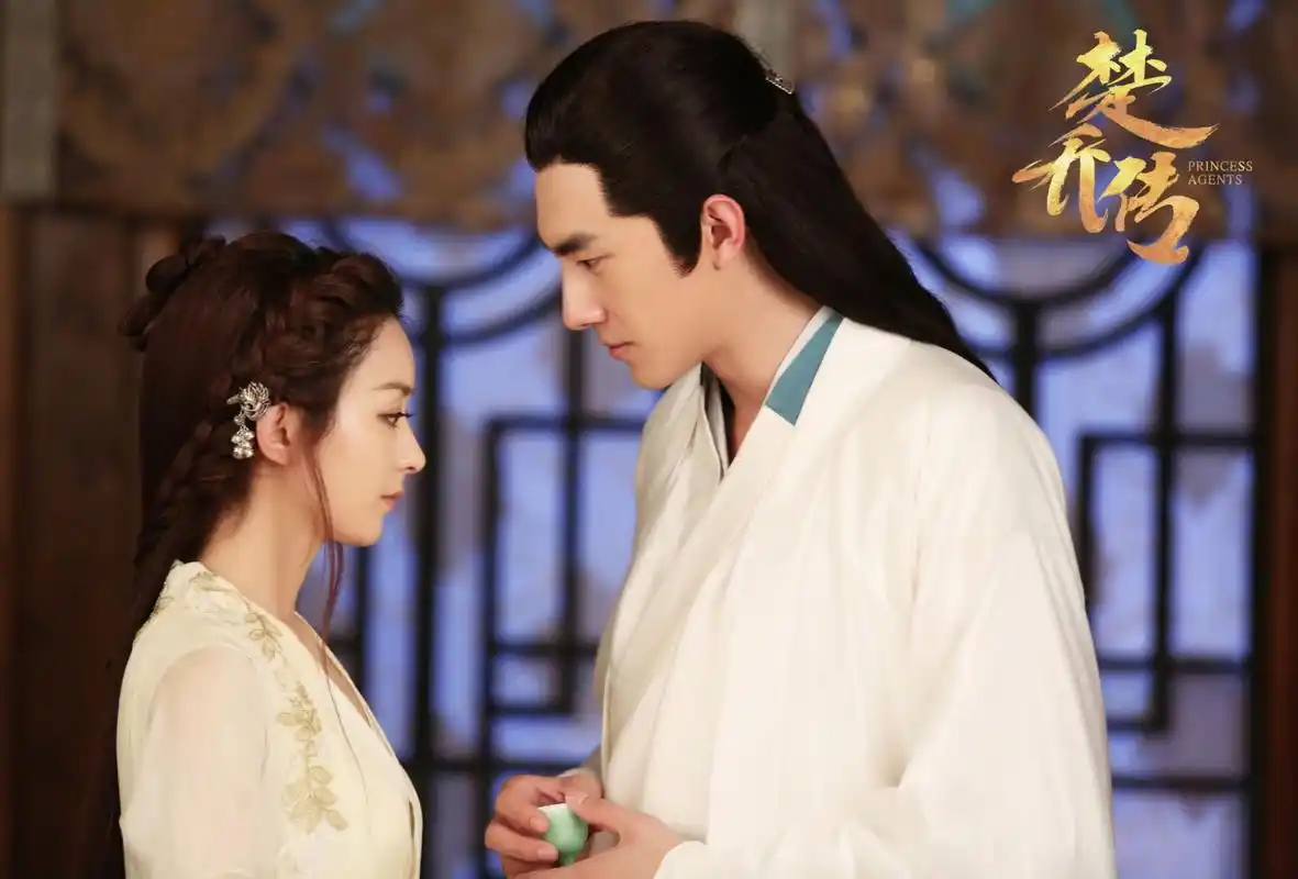 赵丽颖合作过的男明星都是谁 第一位陈晓,2013年两人一起合作电视剧