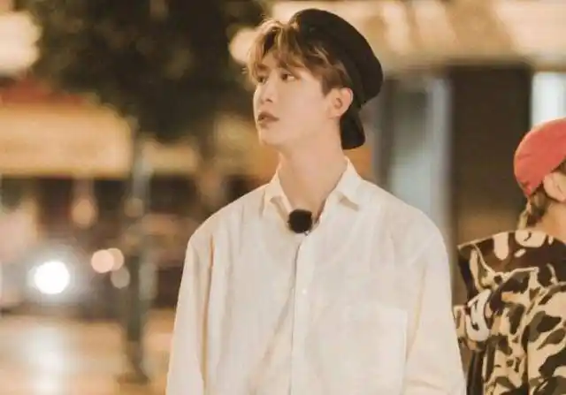 范丞丞公开道歉,提词器故障影响发挥,粉丝:有担当_因为_姐姐_时候