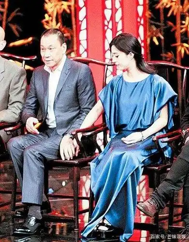 王学圻与范冰冰传递话筒