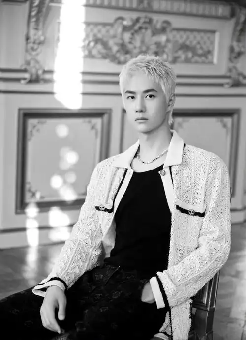 王一博巴黎时装周##王一博时装周金发