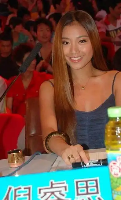 瞒不住了音乐才子胡彦斌疑似新恋情曝光新女友酷似前女友郑爽