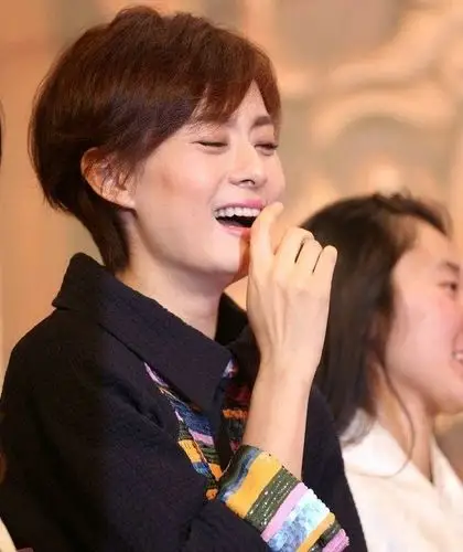 孙俪捂脸娇笑美如少女 pk刘涛气氛爆棚图