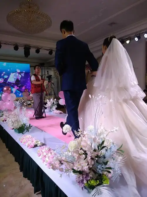 新郎亓磊新娘李雪——酒店礼堂婚礼仪式全景