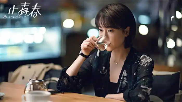 《正青春》职场考验重重 吴谨言殷桃携手突破桎梏