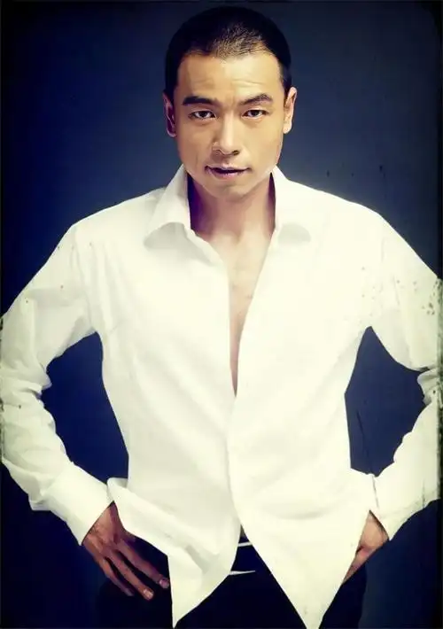 回顾王挺为父母离异落泪替父还清千万债务后父子俩抱头痛哭