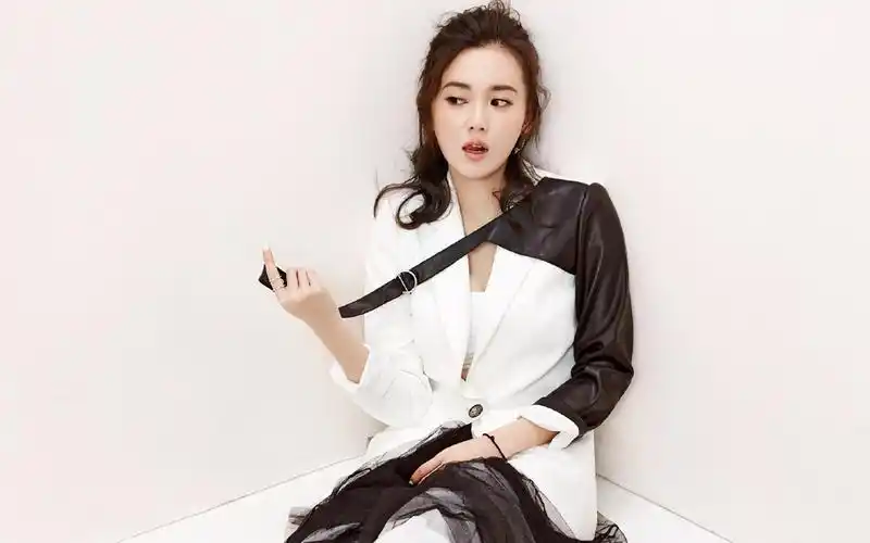 江铠同魅力十足时尚杂志写真图片桌面壁纸