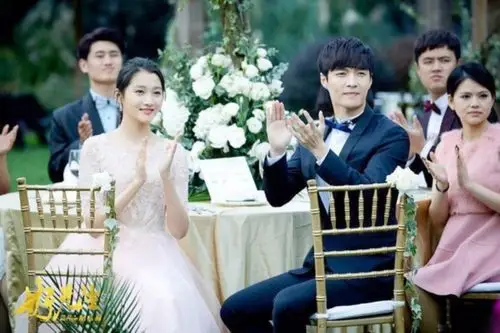 关晓彤,张艺兴剧照.