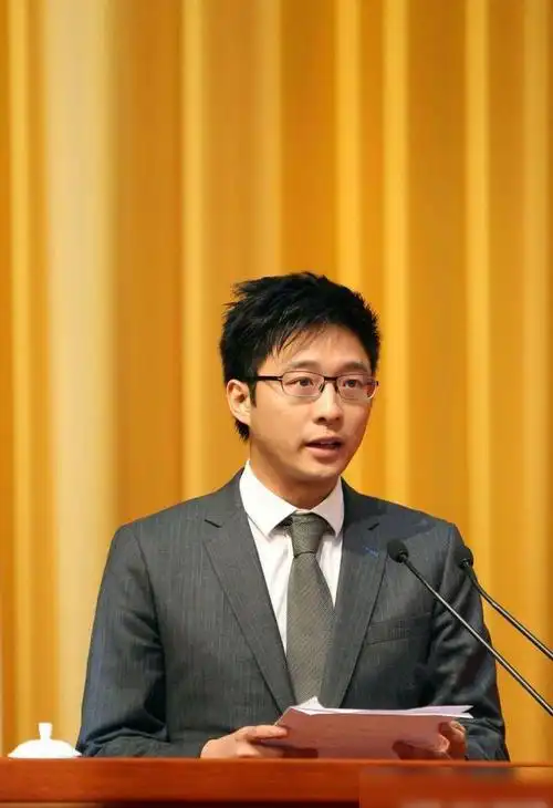 同为霍英东孙子霍启刚娶了郭晶晶霍启山恋上章子怡至今单身