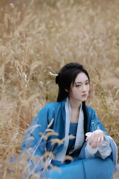 赵嘉敏佳人倩影湖边写真