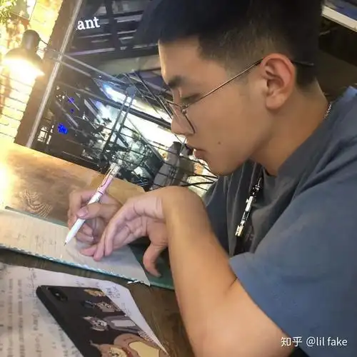 有无高中素人帅哥的照片晒出你们学校最好看的男生的照片跪求