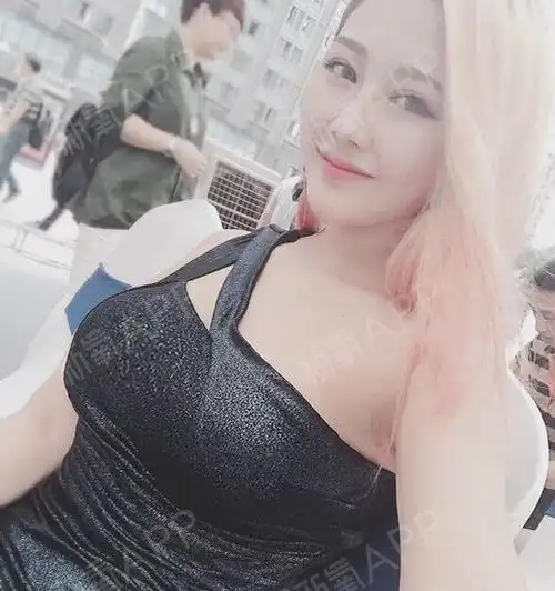 现在的胸已经软了很多啦,胸的形状也特别好看,抽脂的_圈子-新氧美容