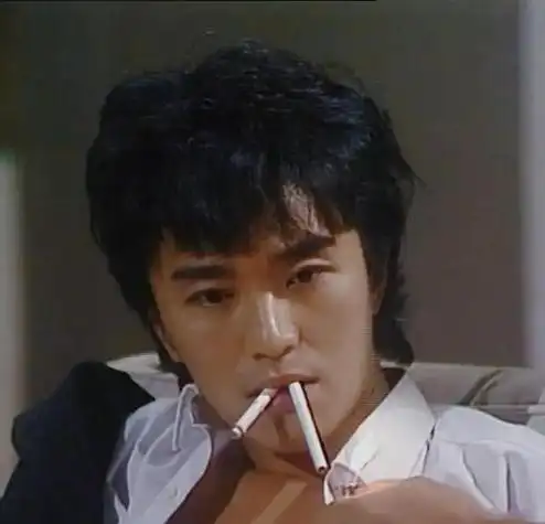 周星驰抽烟走路头像