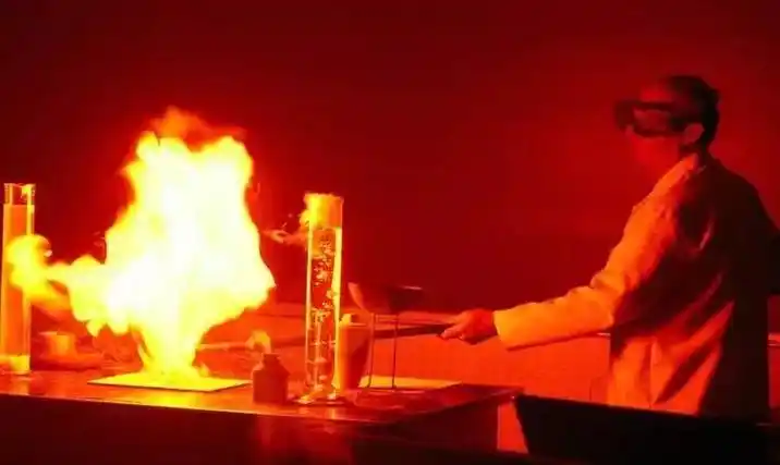 2015年4月5日中国矿业大学实验室爆炸致1死4伤;同年12月8日清华大学