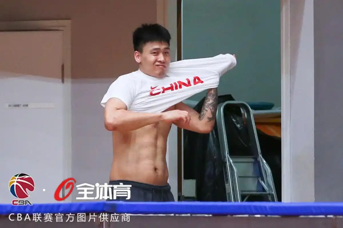 fiba #中国男篮 #赵睿 #腹肌 #摄影 照片新鮮出爐 - 抖音