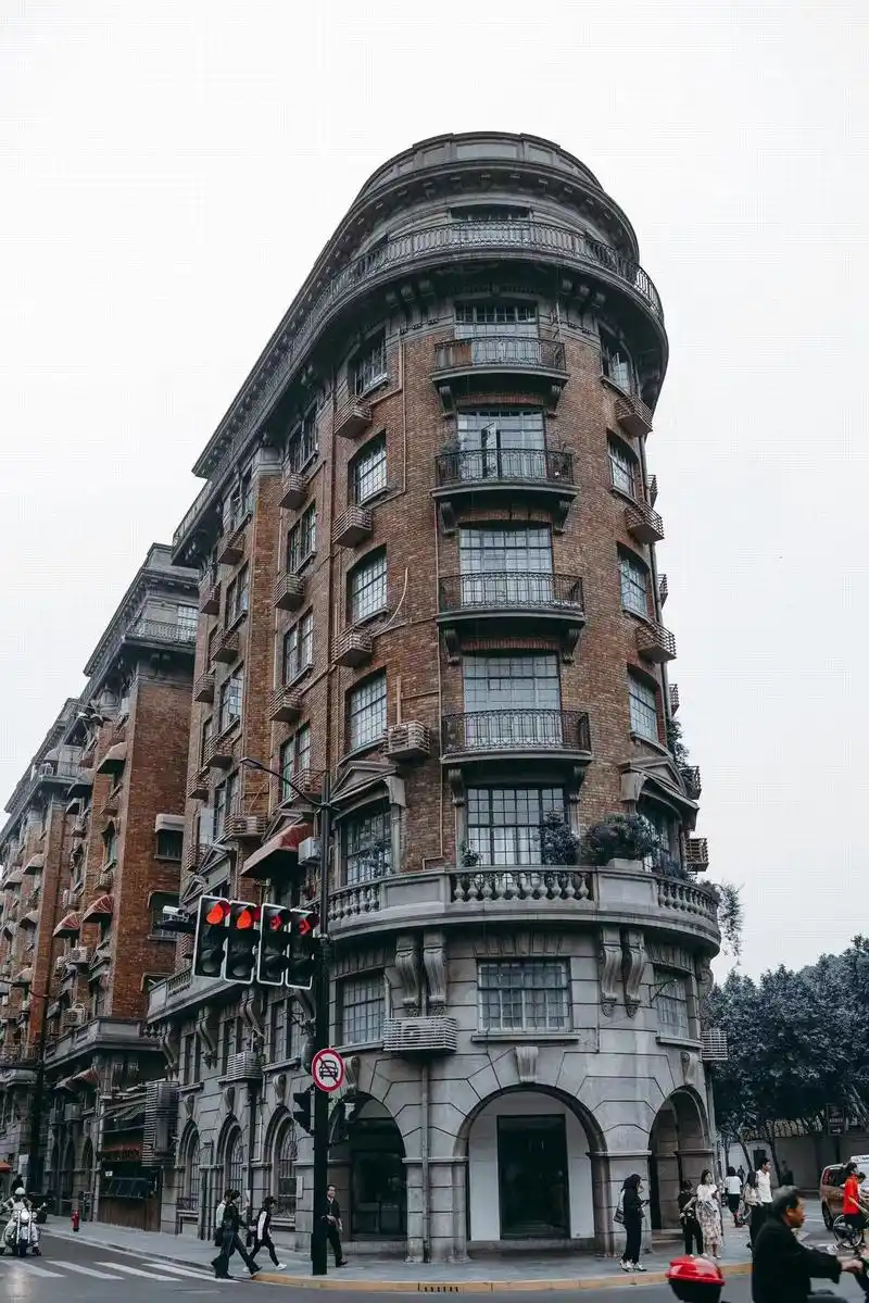 中西合璧的建筑构成了上海城市空间的底色