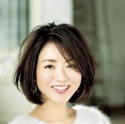 发型|50岁左右的女性如何选择发型发型与脸型的关系,你学会了吗