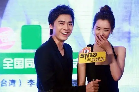 李易峰李纯疑似恋爱了?李纯正式回应:没微信怎么谈恋爱