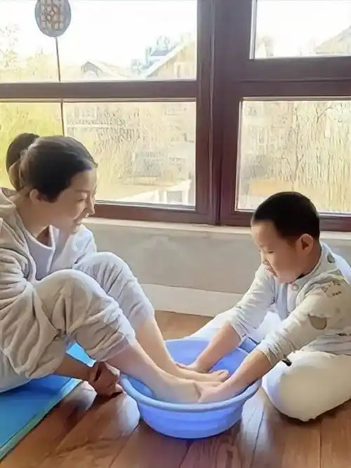 和合国际收购祁隆歌曲《借我星光》版权_大平_老虎_作为一个