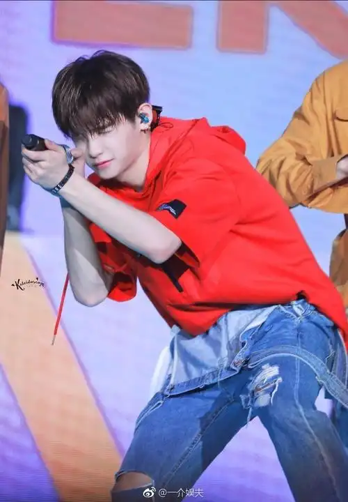 justin三种比心#黄明昊太可爱了,每个动作都让人心蹦蹦跳,太帅了改沣