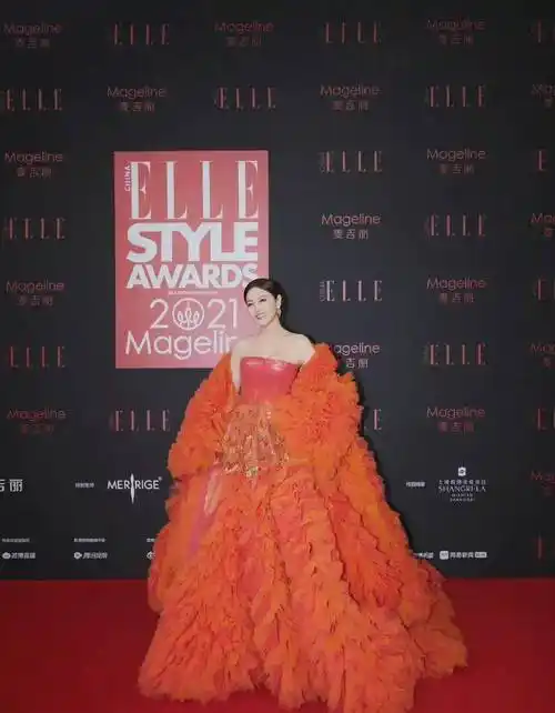 唐嫣红毯造型没长进!