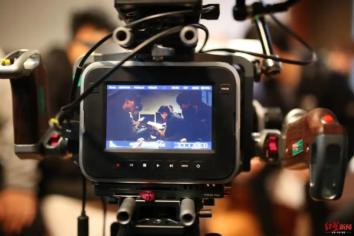 胡先生作为分集导演,在横店参加一部为时一个星期的纪录片拍摄