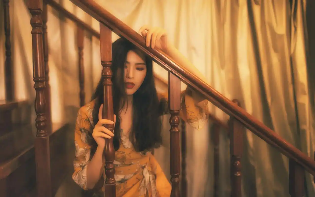 性感成熟美女优雅高清桌面壁纸